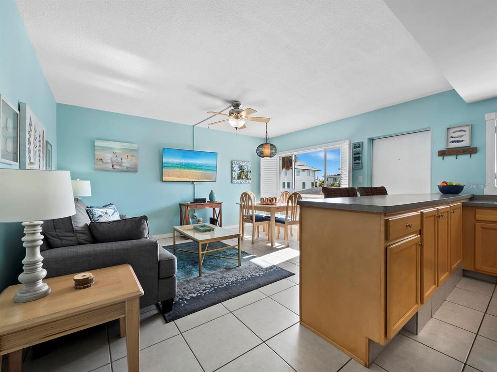 475 BENJAMIN FRANKLIN DRIVE UNIT 215, SARASOTA, FL — photo 4 of 30