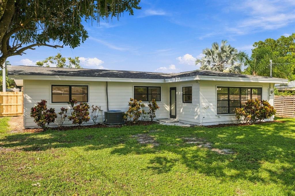 3030 COURTLAND STREET, SARASOTA, FL — photo 2 of 29
