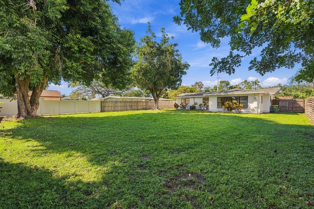 3030 COURTLAND STREET, SARASOTA, FL — photo 3 of 29