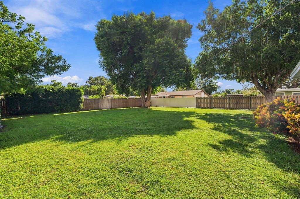3030 COURTLAND STREET, SARASOTA, FL — photo 4 of 29