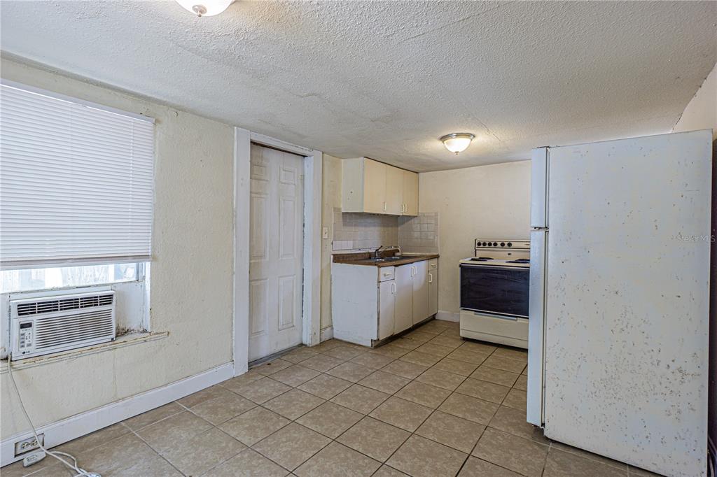 113 W HANLON STREET, TAMPA, FL — photo 5 of 12