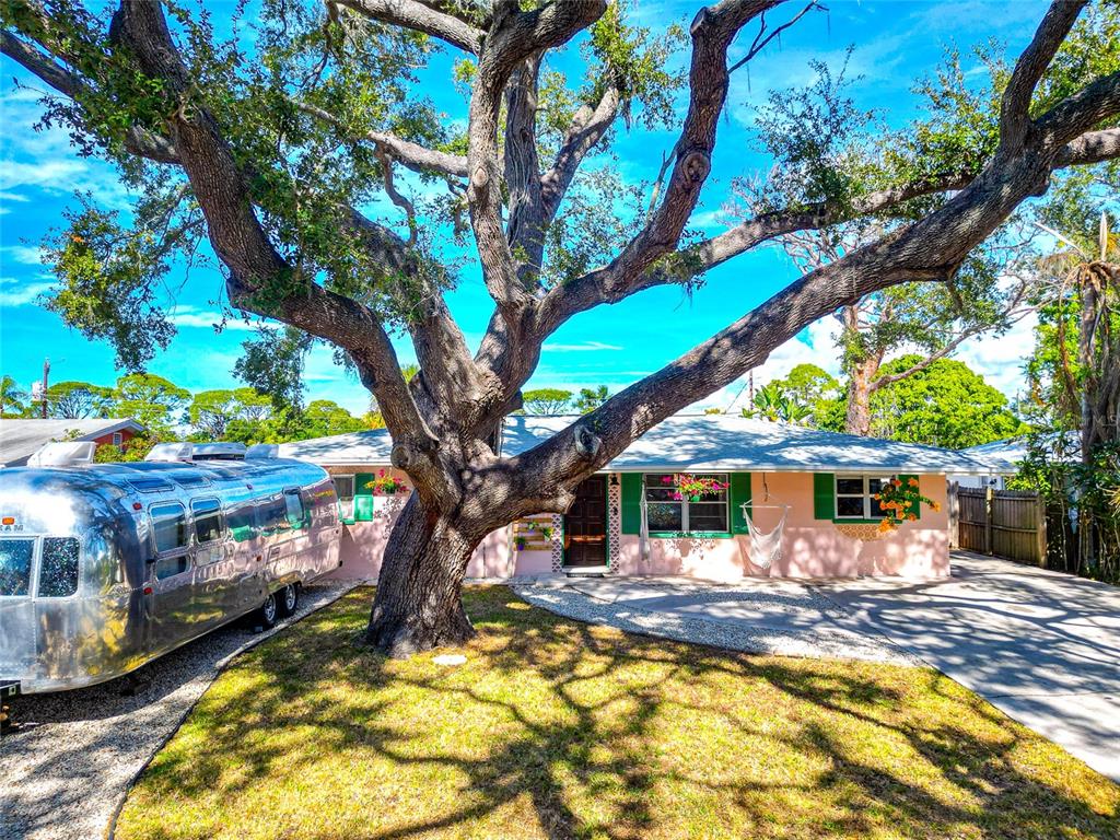 2835 WILLIAMSBURG STREET
