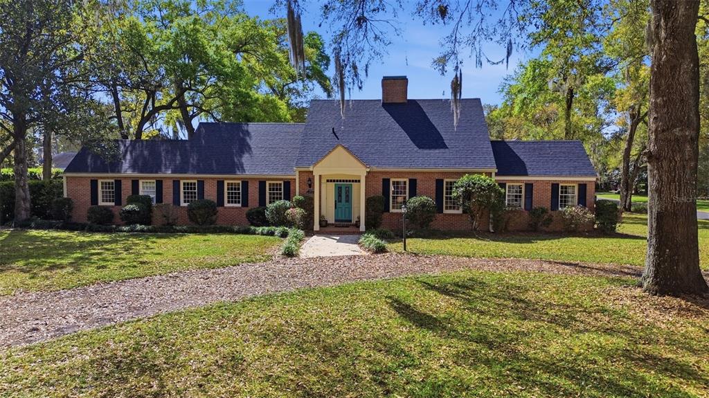 911 PINE TREE TERRACE