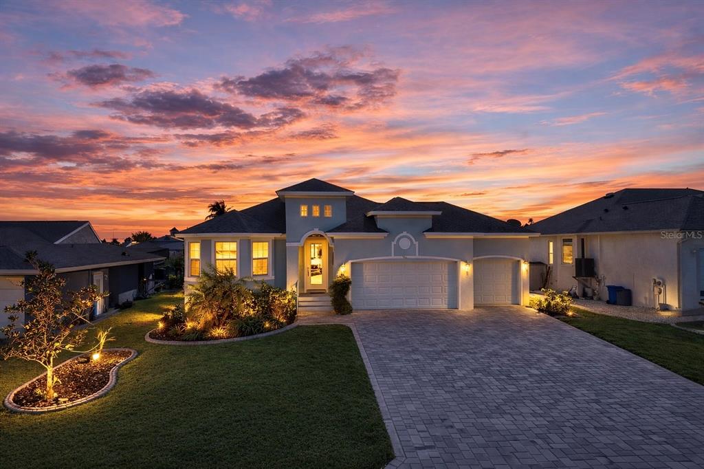 916 SPINDLE PALM WAY