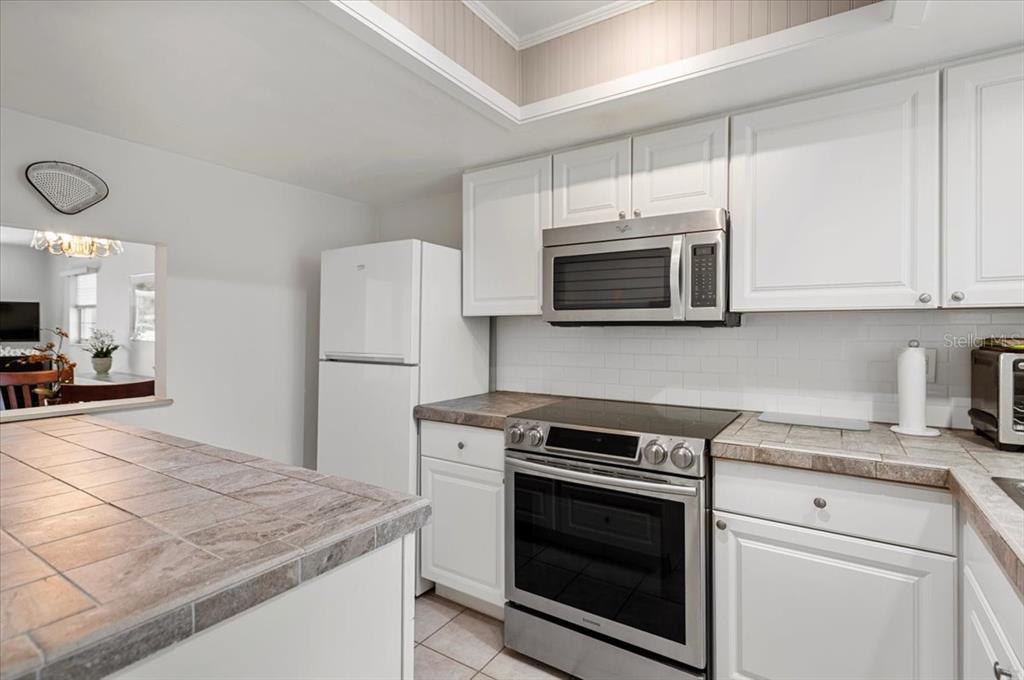 2753 GOLF COURSE DRIVE UNIT 104, SARASOTA, FL — photo 5 of 30