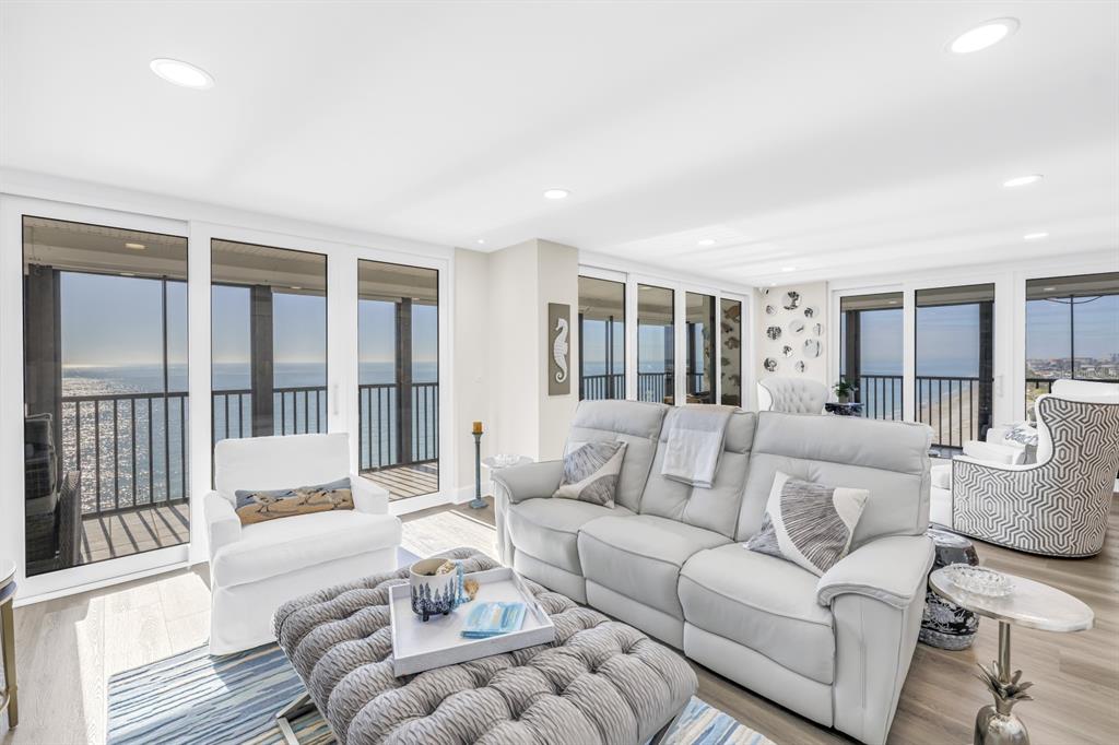 15462 GULF BOULEVARD UNIT 1006, MADEIRA BEACH, FL — photo 2 of 30