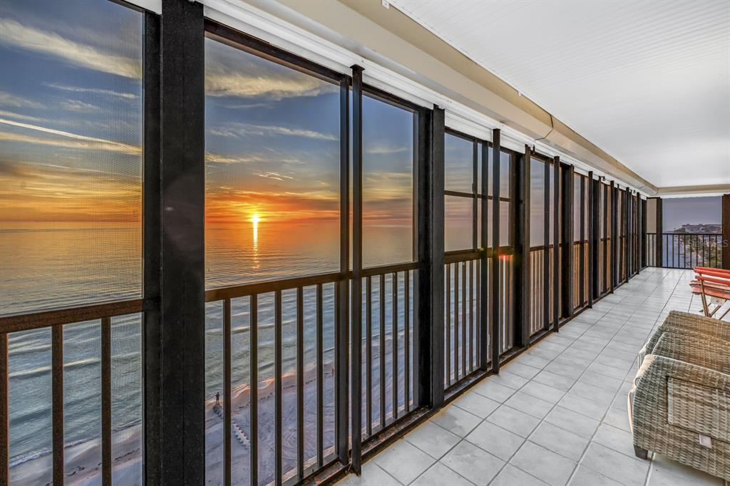 15462 GULF BOULEVARD UNIT 1006, MADEIRA BEACH, FL — photo 3 of 30