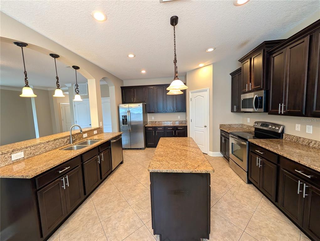 7714 LANDCARE LANE, TAMPA, FL — photo 4 of 27