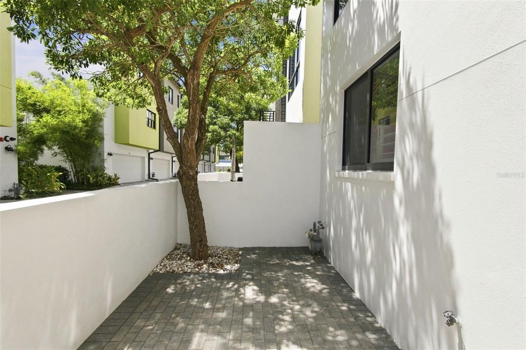931 ARLINGTON AVENUE N, ST PETERSBURG, FL — photo 5 of 50