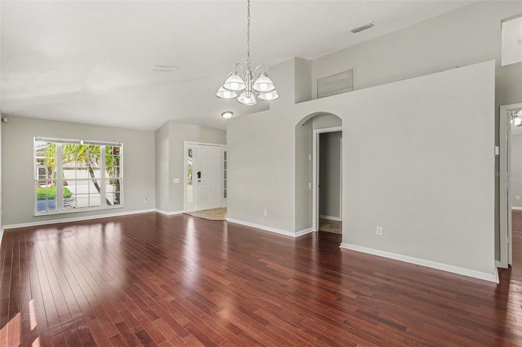 10317 HUNTERS HAVEN BOULEVARD, RIVERVIEW, FL — photo 4 of 17