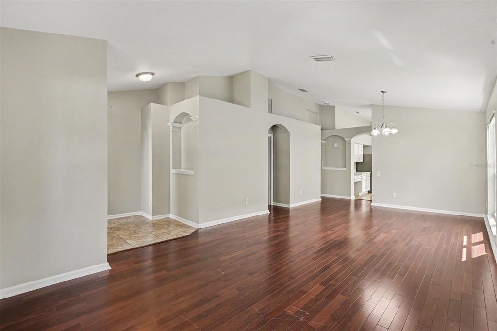 10317 HUNTERS HAVEN BOULEVARD, RIVERVIEW, FL — photo 5 of 17