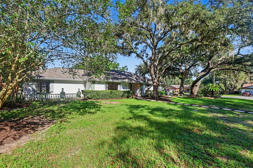 648 BUA DRIVE, TEMPLE TERRACE, FL — photo 2 of 28