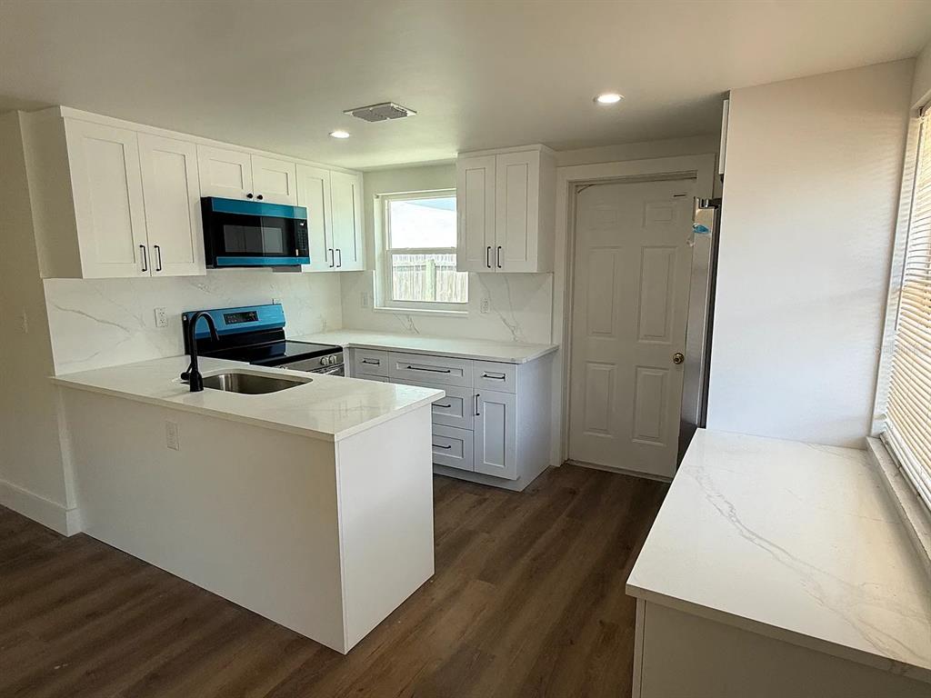 622 DOGWOOD COURT, DUNEDIN, FL — photo 2 of 9