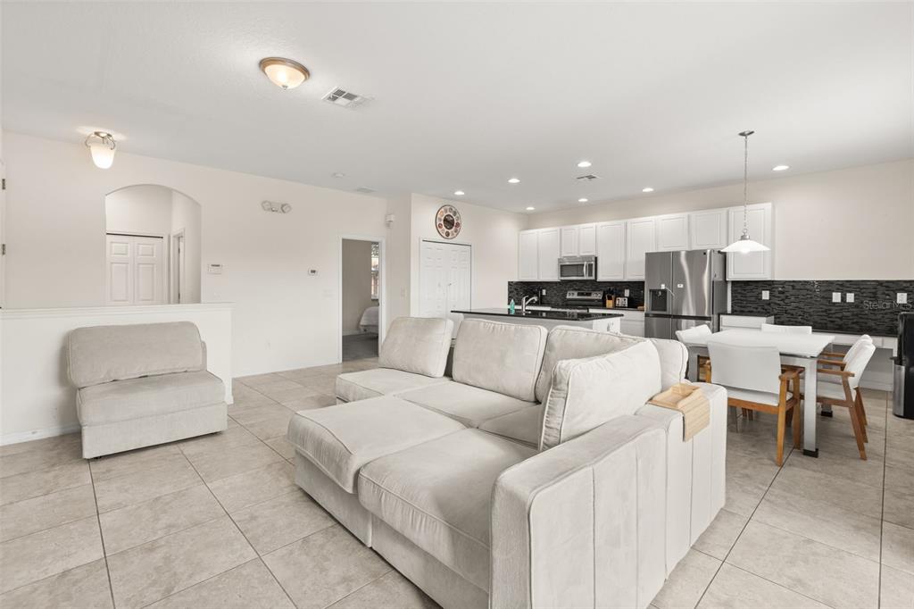 701 LAS FUENTES DRIVE, KISSIMMEE, FL — photo 4 of 30