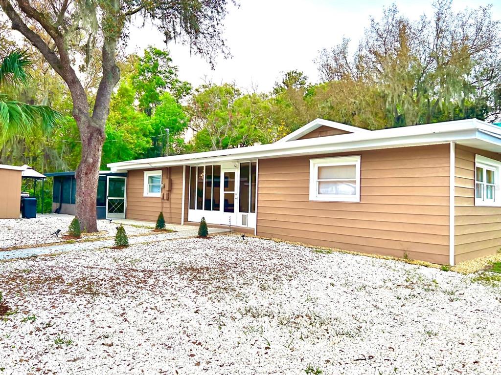 896 CR 485A, LAKE PANASOFFKEE, FL — photo 2 of 30
