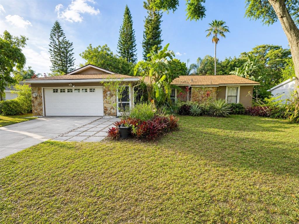 1671 CASTLEWOOD LANE