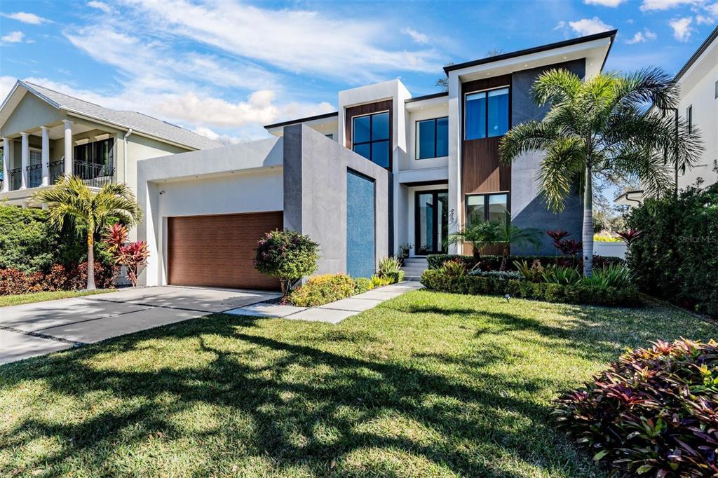 212 S RENELLIE DRIVE, TAMPA, FL — photo 2 of 23