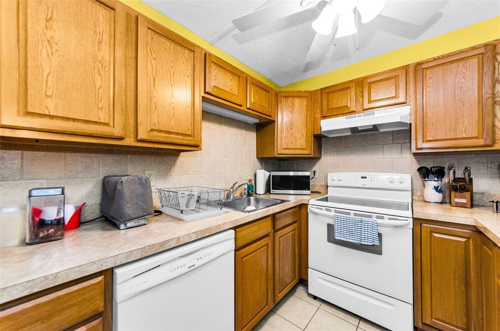2575 PINE RIDGE WAY S UNIT E1, PALM HARBOR, FL — photo 5 of 19
