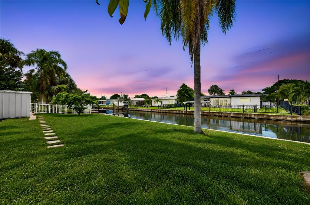 223 94TH AVENUE NE, ST PETERSBURG, FL — photo 2 of 40