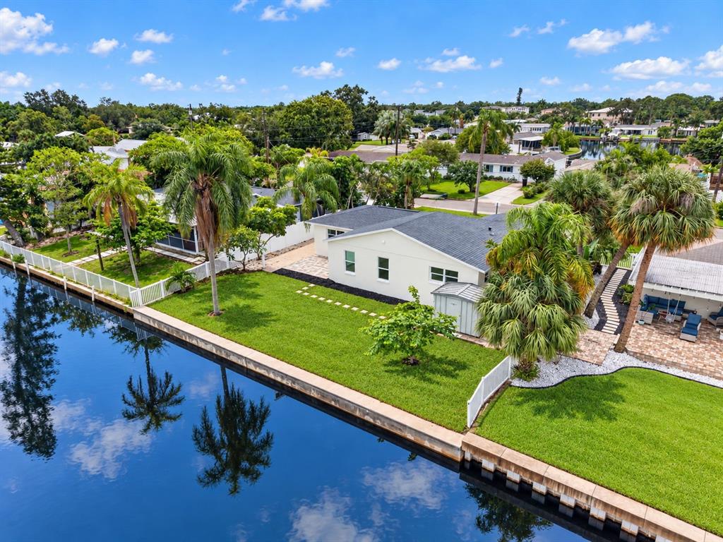 223 94TH AVENUE NE, ST PETERSBURG, FL — photo 4 of 40