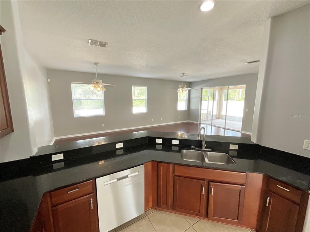 12252 SOUTHBRIDGE TERRACE, HUDSON, FL — photo 5 of 25