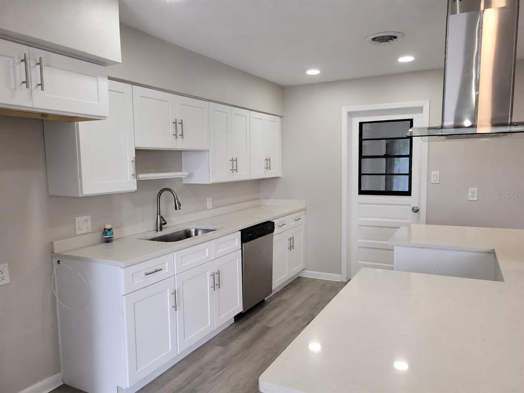 24 HARDEE CIRCLE N, ROCKLEDGE, FL — photo 2 of 30