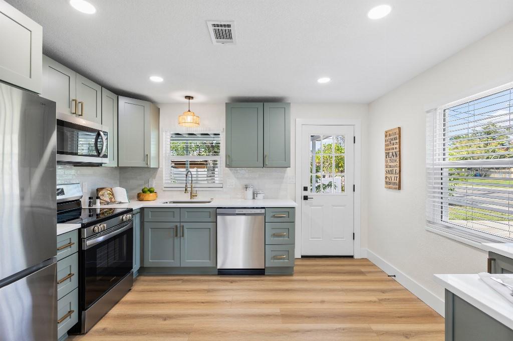 2403 ADRIAN AVENUE, LARGO, FL — photo 4 of 18