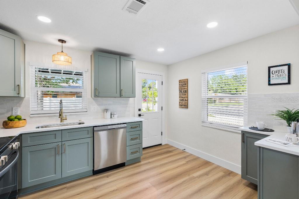 2403 ADRIAN AVENUE, LARGO, FL — photo 5 of 18