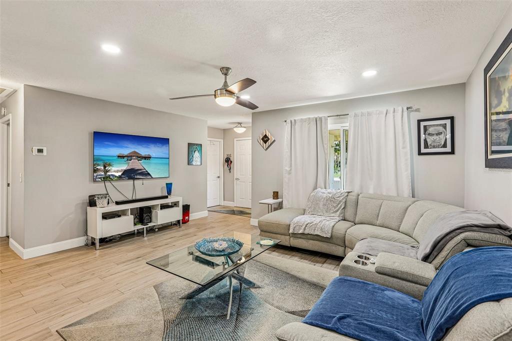 430 TANGERINE DRIVE, OLDSMAR, FL — photo 5 of 19