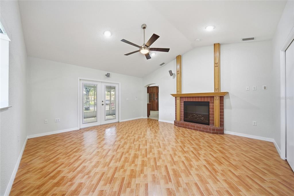 9401 N ROME CIRCLE, TAMPA, FL — photo 5 of 21
