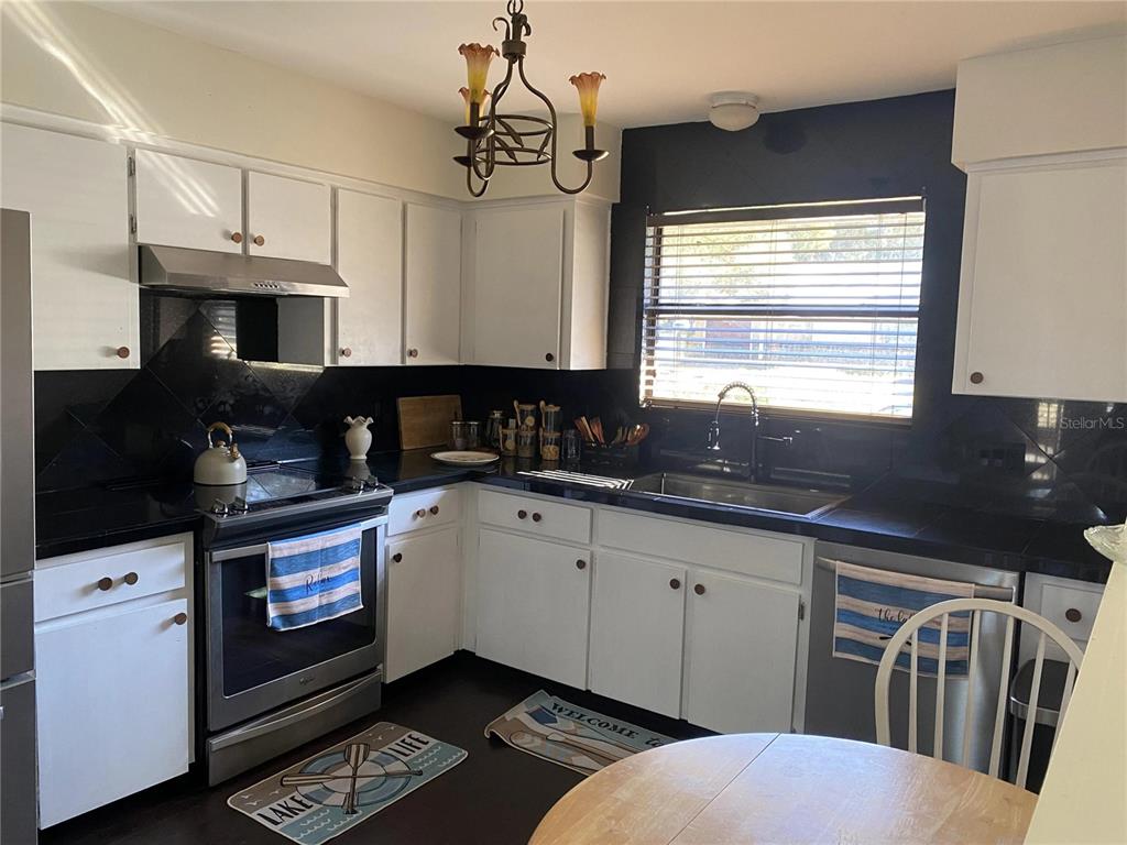 238 LAKE DRIVE, ORLANDO, FL — photo 3 of 30