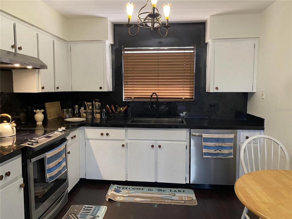 238 LAKE DRIVE, ORLANDO, FL — photo 4 of 30