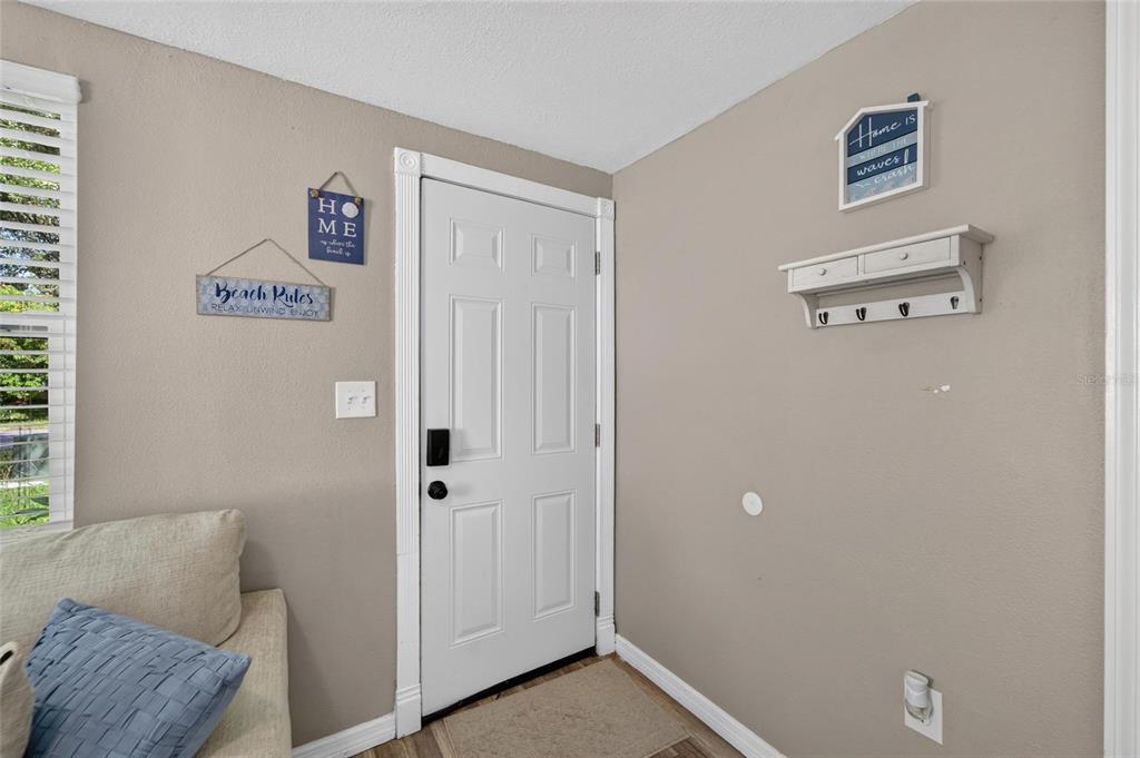3720 W ELROD AVENUE, TAMPA, FL — photo 5 of 30
