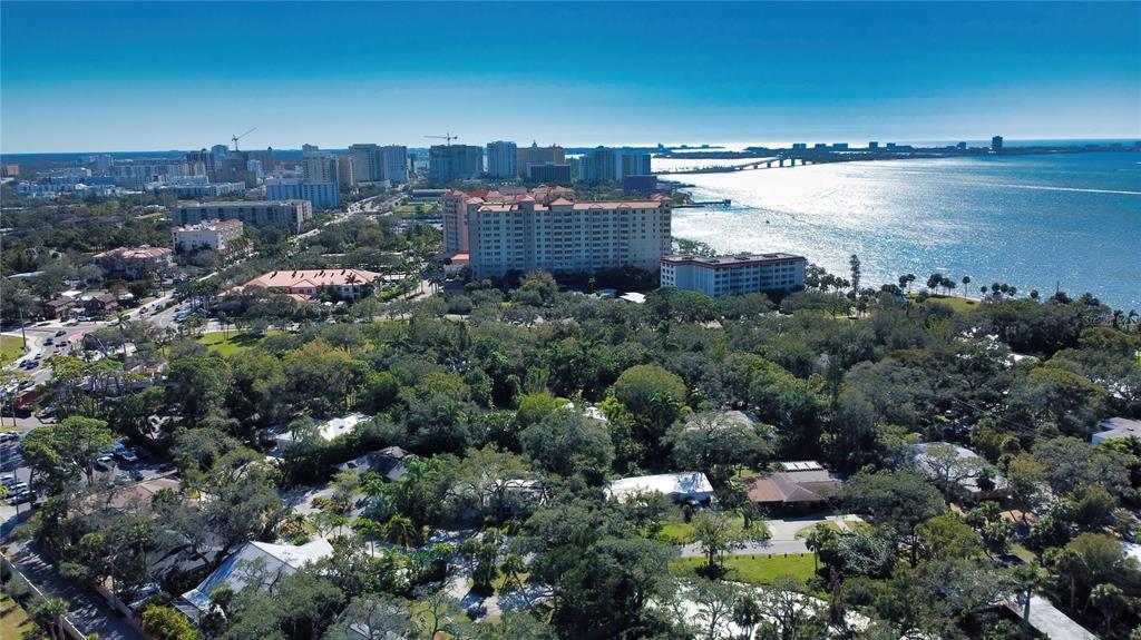 1703 N TAMIAMI TRAIL UNIT 203, SARASOTA, FL — photo 2 of 5