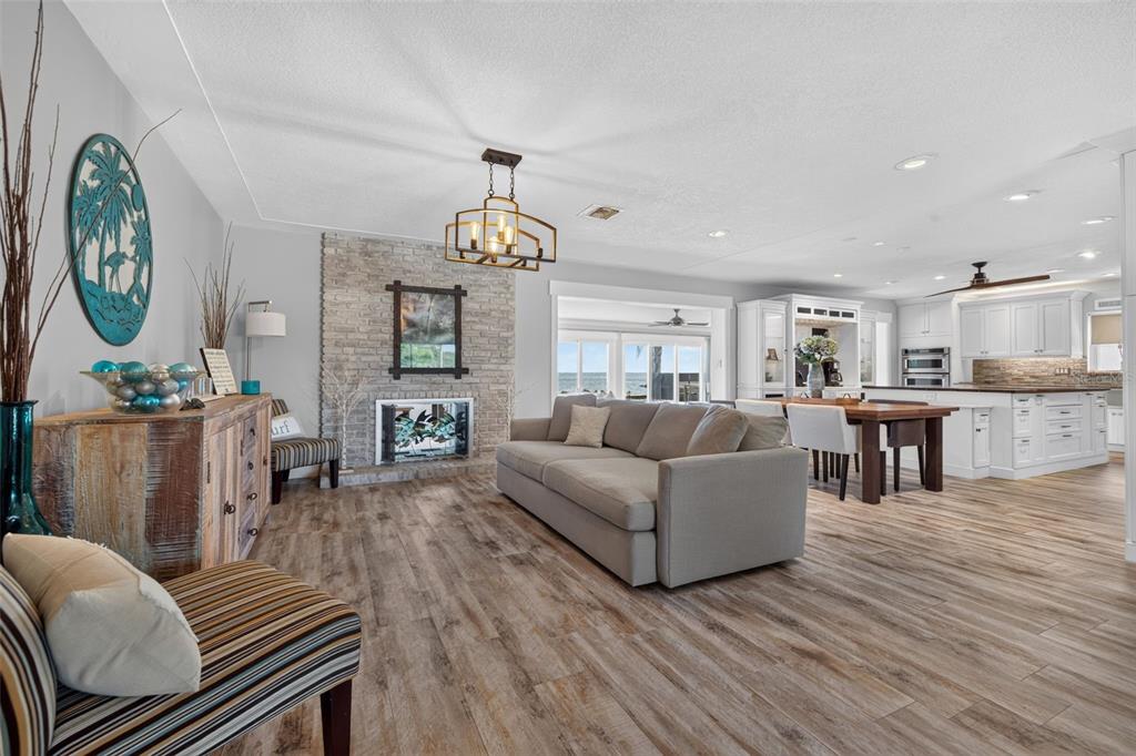 2480 E BAY ISLE DRIVE SE, ST PETERSBURG, FL — photo 4 of 30