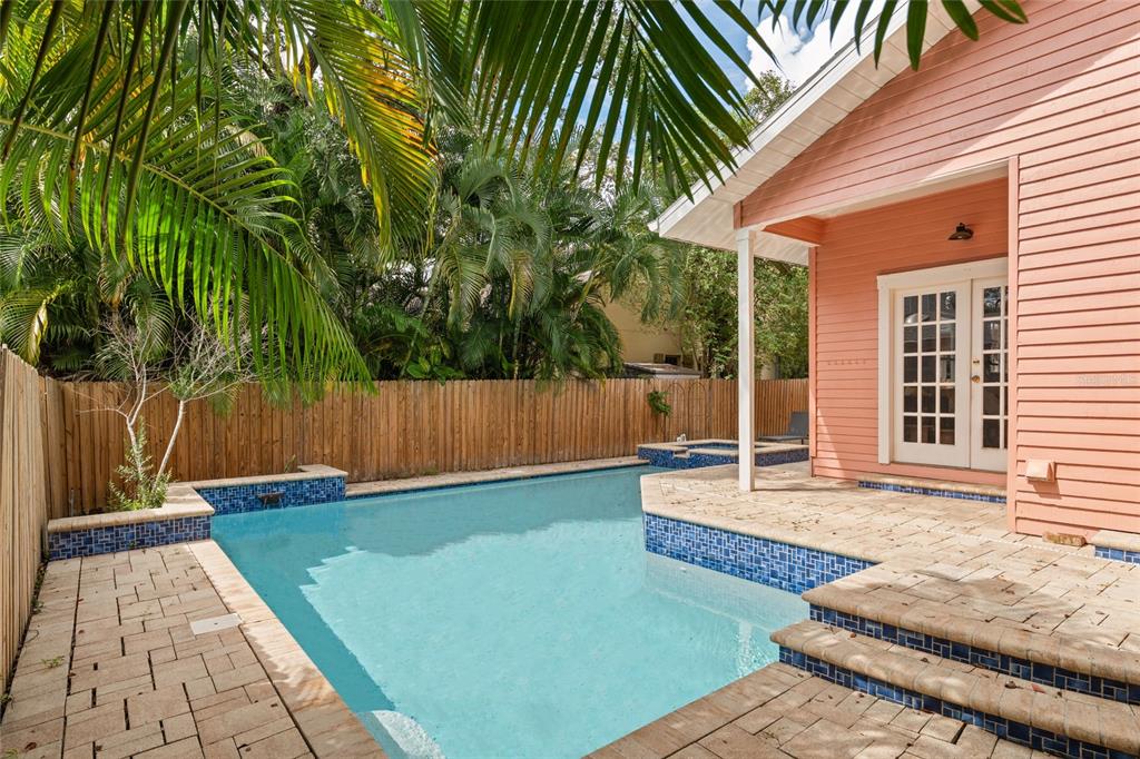 2410 W JETTON AVENUE, TAMPA, FL — photo 3 of 22