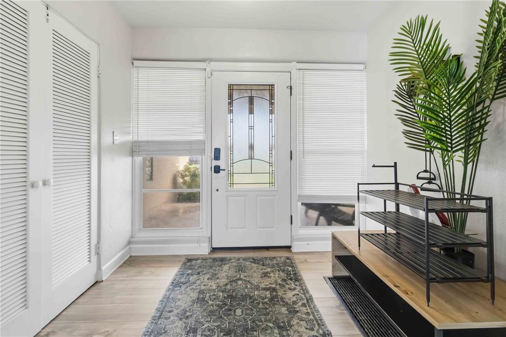 582 REVILO BOULEVARD, DAYTONA BEACH, FL — photo 4 of 26