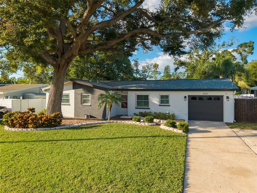 2020 VALLEY DRIVE, DUNEDIN, FL — photo 4 of 35