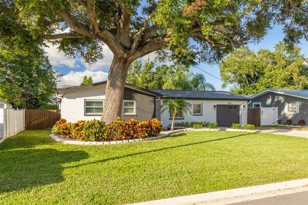 2020 VALLEY DRIVE, DUNEDIN, FL — photo 5 of 35