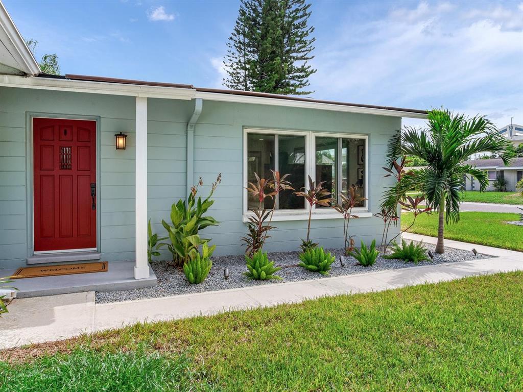 4609 W HAWTHORNE ROAD, TAMPA, FL — photo 4 of 30
