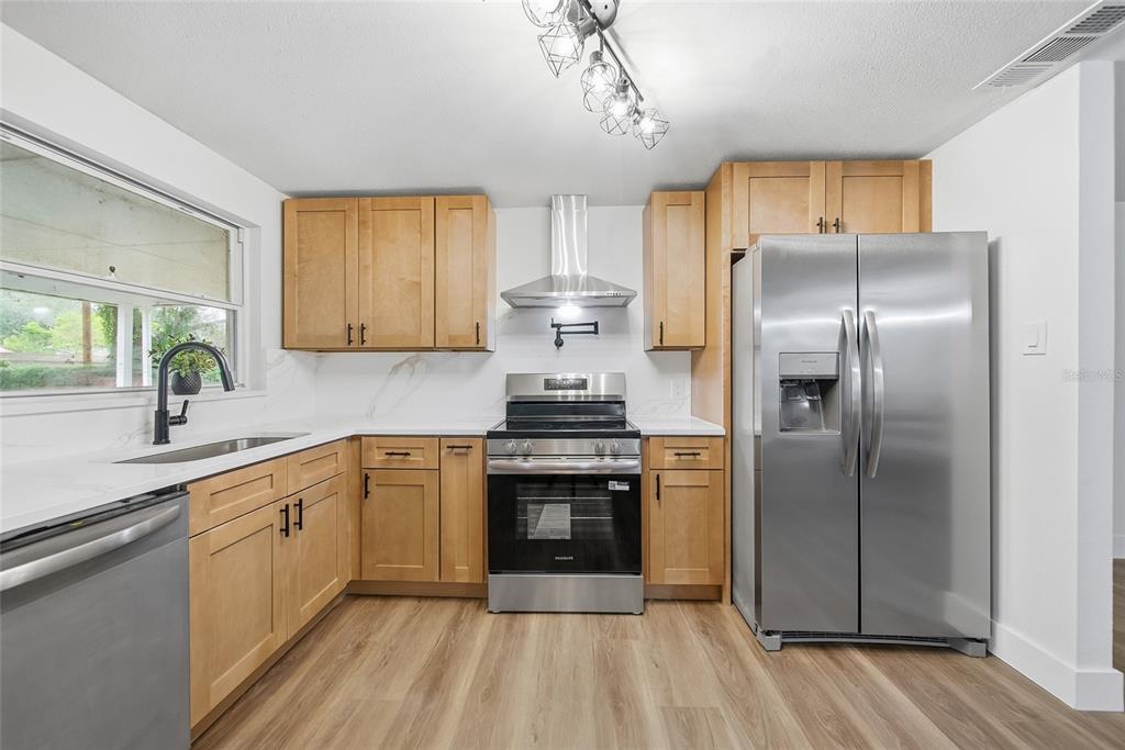 3027 REDWOOD AVENUE, LAKELAND, FL — photo 3 of 30