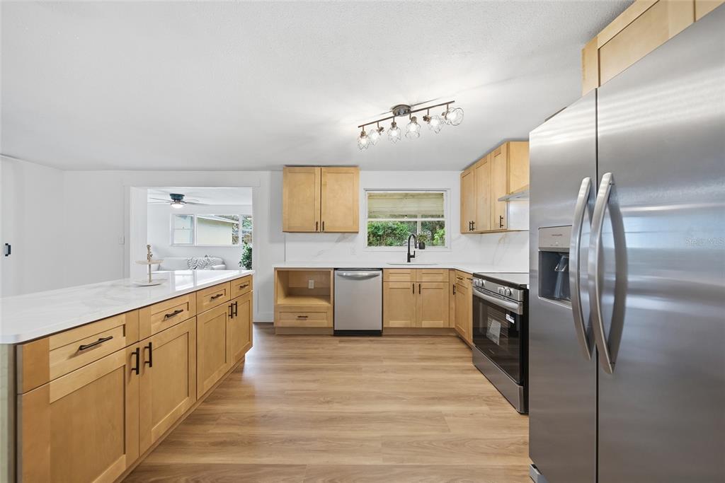 3027 REDWOOD AVENUE, LAKELAND, FL — photo 5 of 30