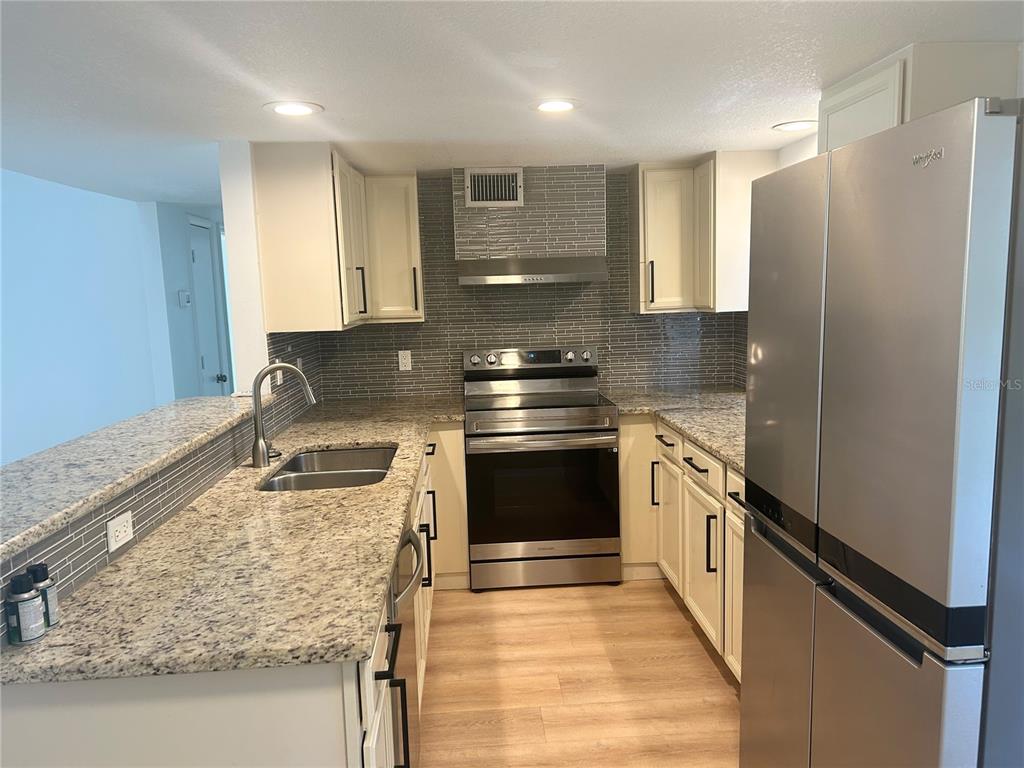 4219 MURDOCK AVENUE, SARASOTA, FL — photo 4 of 16