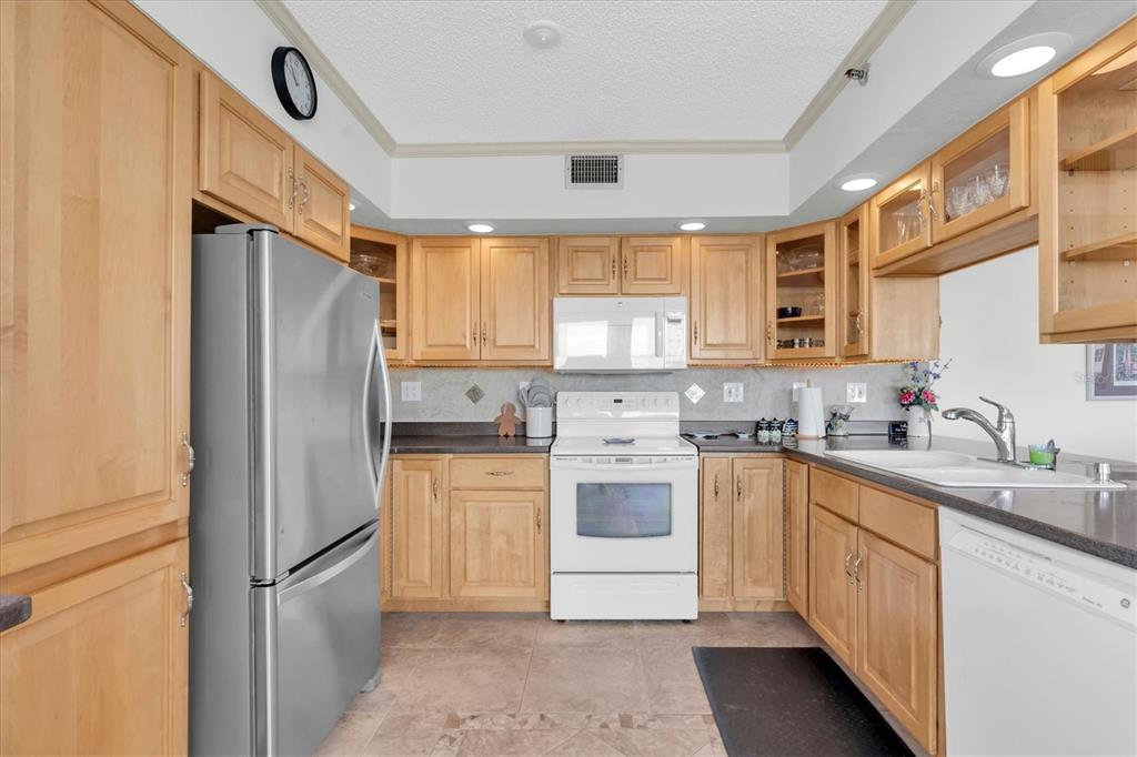 6287 BAHIA DEL MAR CIRCLE UNIT 602, ST PETERSBURG, FL — photo 4 of 46