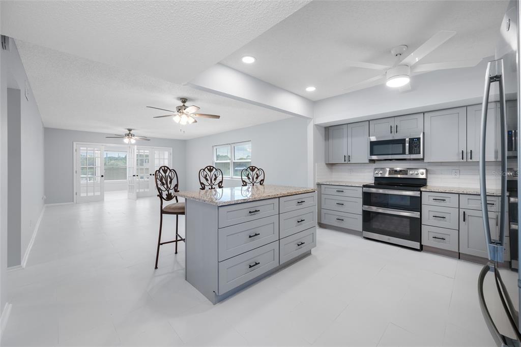 2258 WORLD PARKWAY BOULEVARD W UNIT 40, CLEARWATER, FL — photo 2 of 30