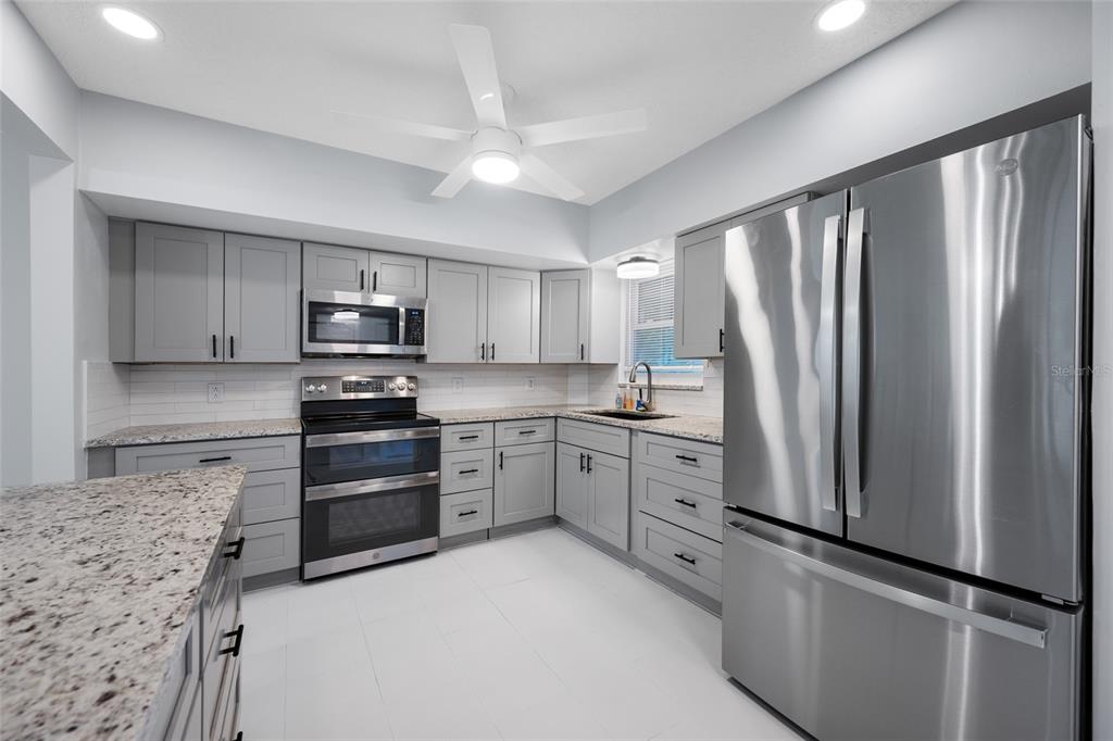 2258 WORLD PARKWAY BOULEVARD W UNIT 40, CLEARWATER, FL — photo 5 of 30