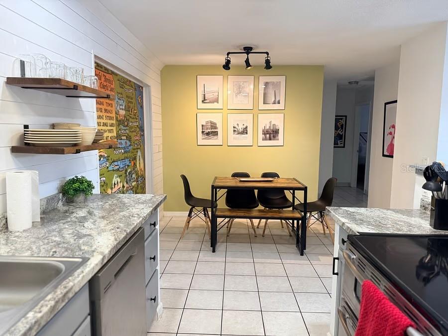 4828 EL CAPISTRANO DRIVE, TAMPA, FL — photo 4 of 30