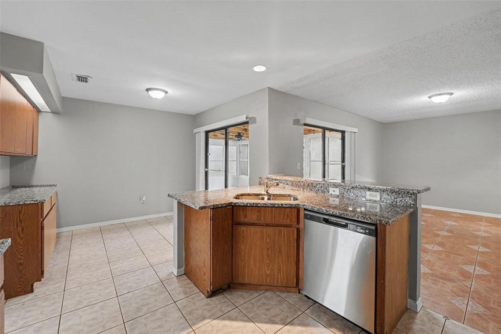32 YORK COURT, KISSIMMEE, FL — photo 3 of 15