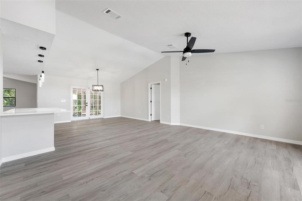 172 SHADY PINE LANE, NOKOMIS, FL — photo 3 of 30