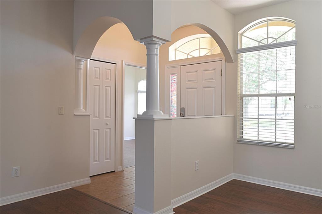An entryway features arched openings, a decorative column, tile flooring, and a front door — 4222 BALINGTON DRIVE, VALRICO, FL